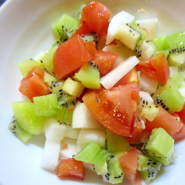 キウイと生野菜の中華風サラダ